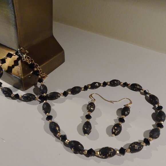 Handmade necklace/earring set in black with gold accents - Picture 7 of 12